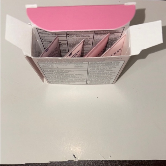 Mary Kay Miracle on the go Set - Picture 6 of 6